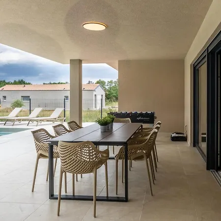 Gardena Villa Sumber